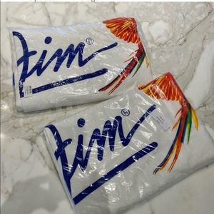 PAIR—-MAUI JIM BEACH TOWELS—-NIP—-2 towels